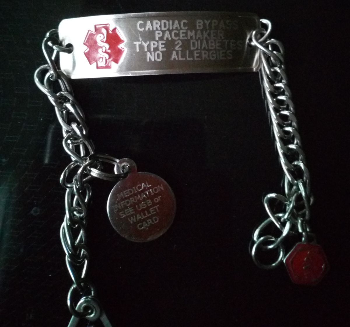Medical alert bracelet used for emergency identification
